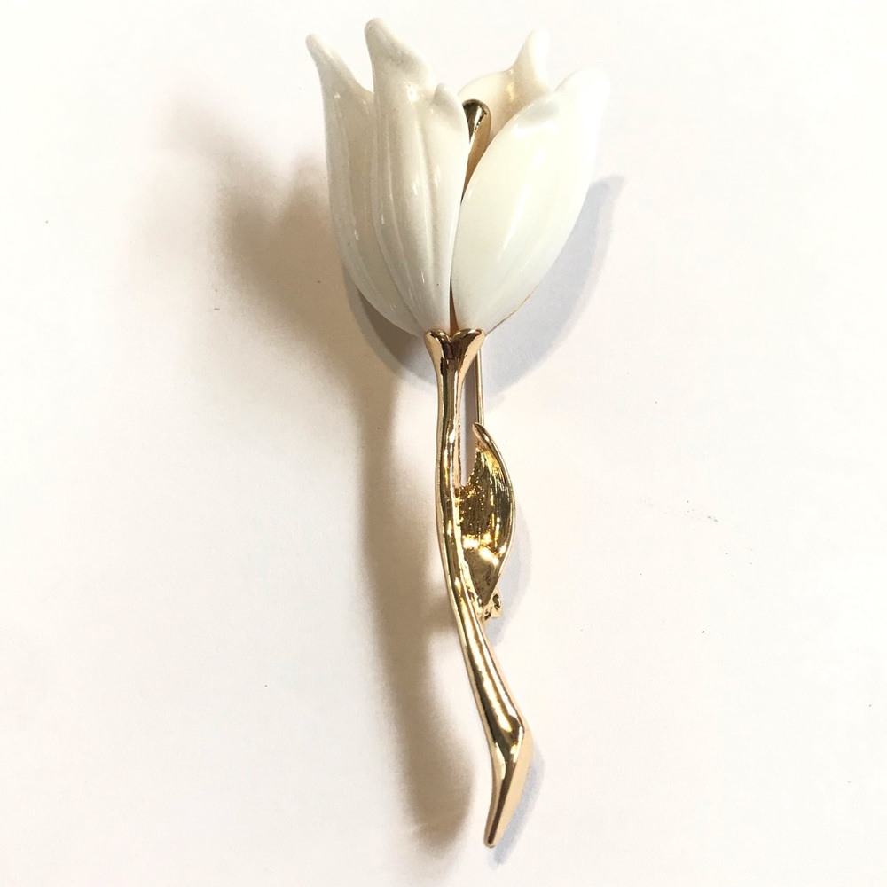 * Item# B35 White Tulips Brooch *